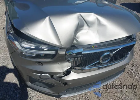 2022 Volvo Xc40 T5 Momentum z USA, uszkodzony, nr VIN YV4162UK4N2735471